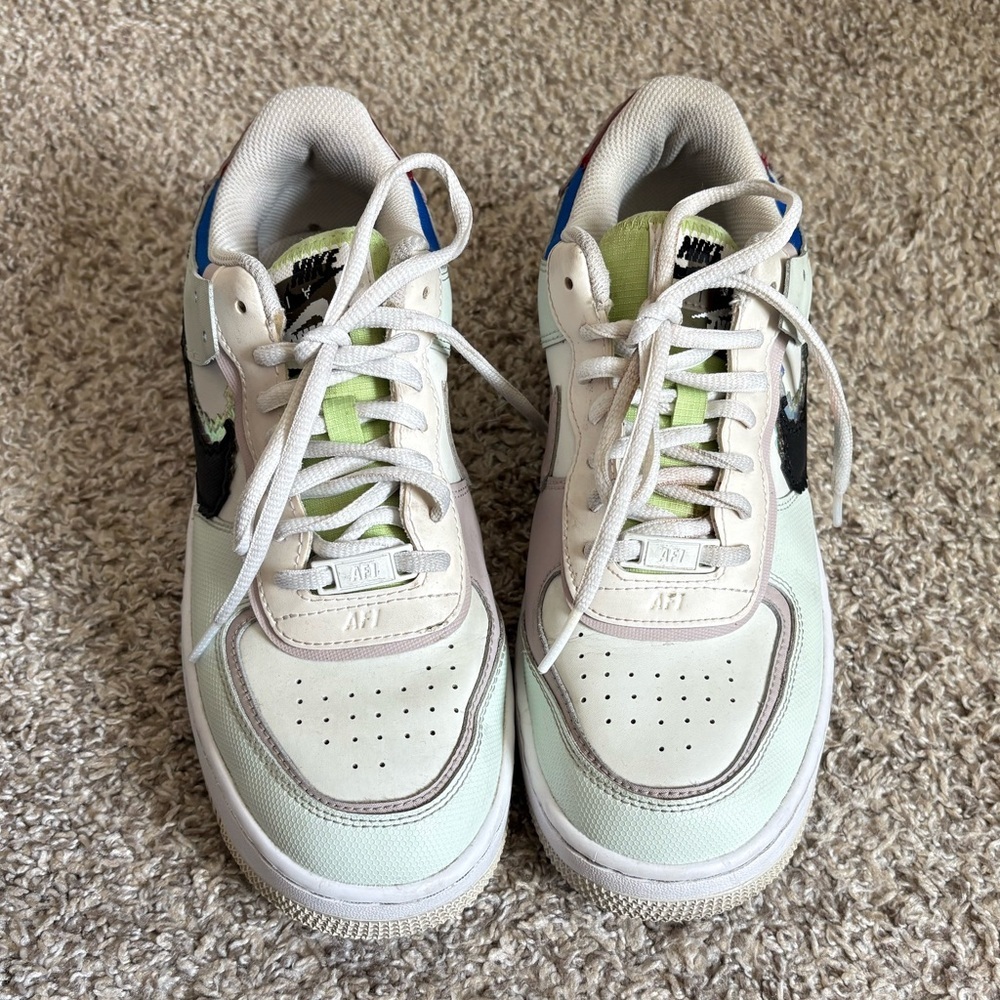 Nike Air Force 1 Shadow SE Pixel Swoosh in the Barely Green woman’s Size 9 - Picture 2 of 7